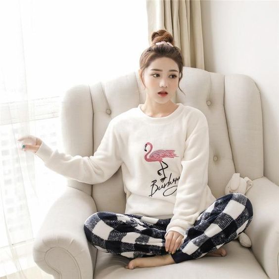 IELGY Small chrysanthemum word shoulder puff sleeve short shirt women